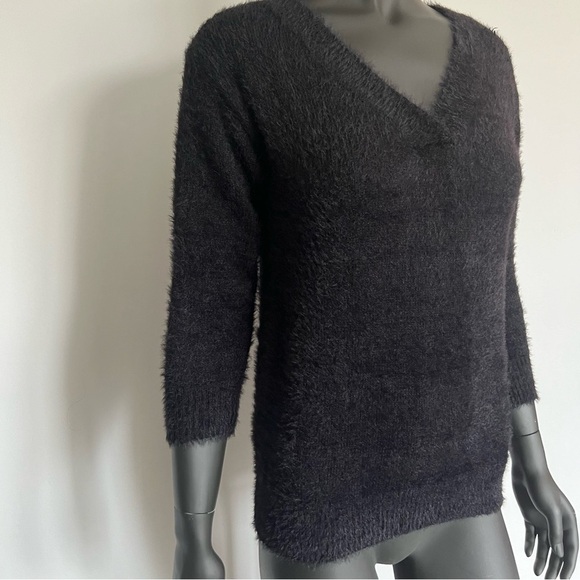 ⚪️ YANLINQI/ FUZZY BLACK VNECK SWEATER 3/4 SLEEVE - Picture 2 of 7